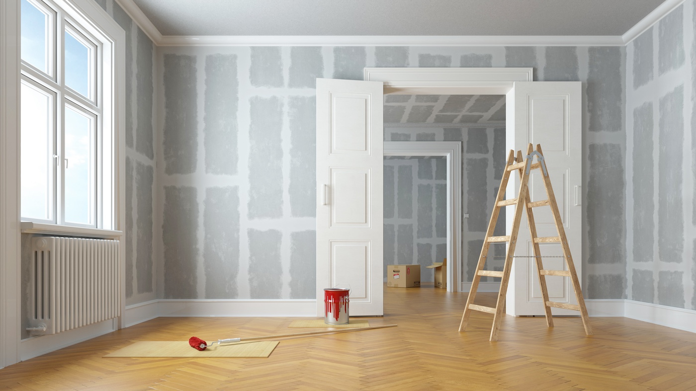 Renovierung und Modernisierung mit Trockenbau Putz in einem Durchgangszimmer
